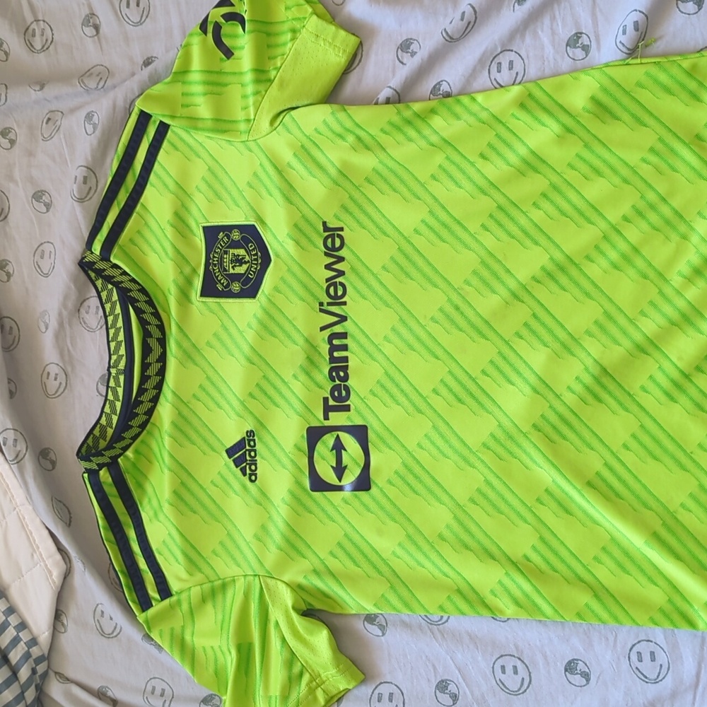 Boys Manchester united jersey
